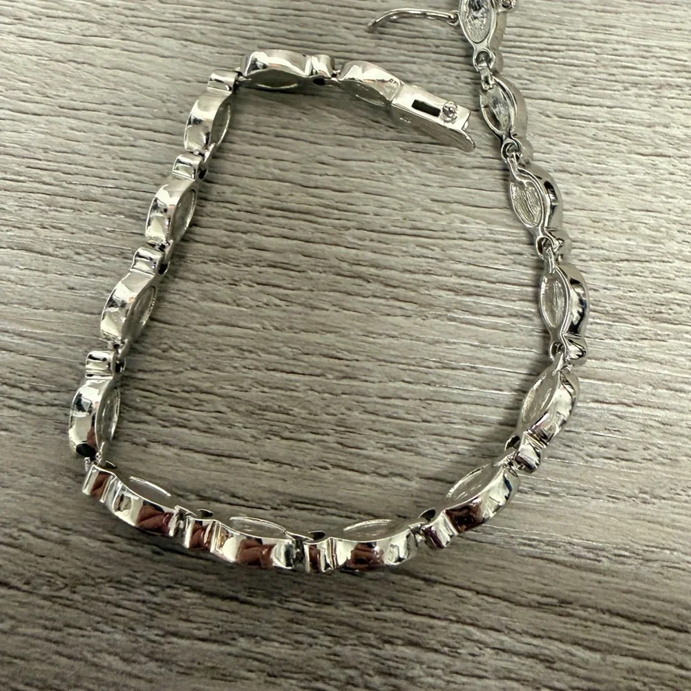 Elegant Purple Gemstone Silver Tone Bracelet‎ 8”